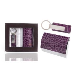   MŰBŐR NÉVJEGYTARTÓ KULCSTARTÓVAL DÍSZDOBOZBAN, LILA KÍGYÓBŐR MINTÁS