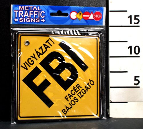 KRESZ TÁBLA VIGYÁZAT! FBI, FACÉR BÁJOS IZGATÓ FELIRAT
