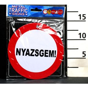 KRESZ TÁBLA, NYAZSGEM! FELIRAT