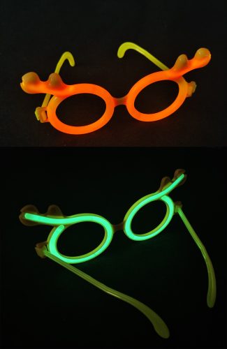 VILÁGÍTÓ MŰANYAG SZEMÜVEG, AGANCSOKKAL, PIROS VAGY RÓZSASZÍN